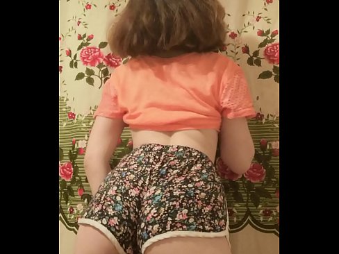❤️ Neska gazte sexy galtzak kentzen kameraren aurrean ️ Izorratu bideoa %eu.sayhentai.ruan ❤