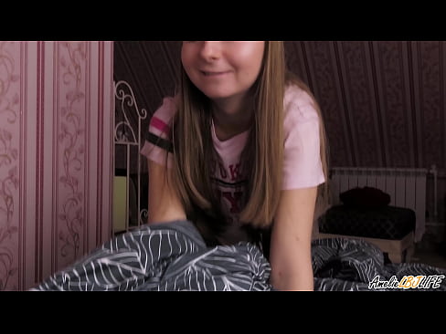 ❤️ Blondie-k bere BFF-ren sakon zurrupatzen du eta esperma jasotzen du ahoan ️ Izorratu bideoa %eu.sayhentai.ruan ❤